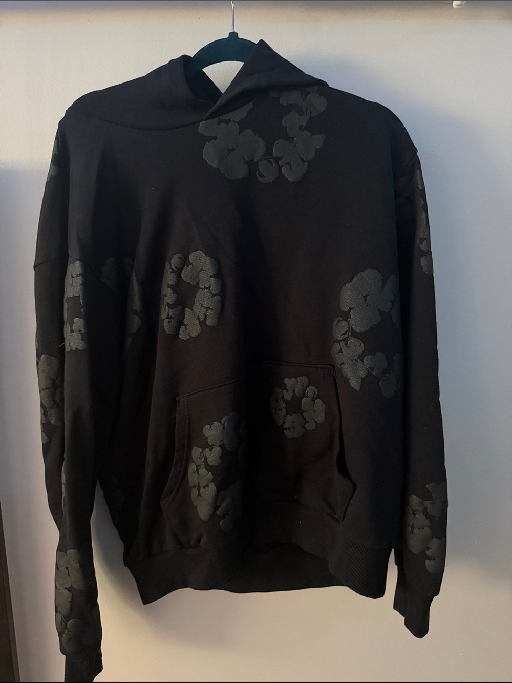 Men's Black Floral Accent Hoodie Sweatshirt